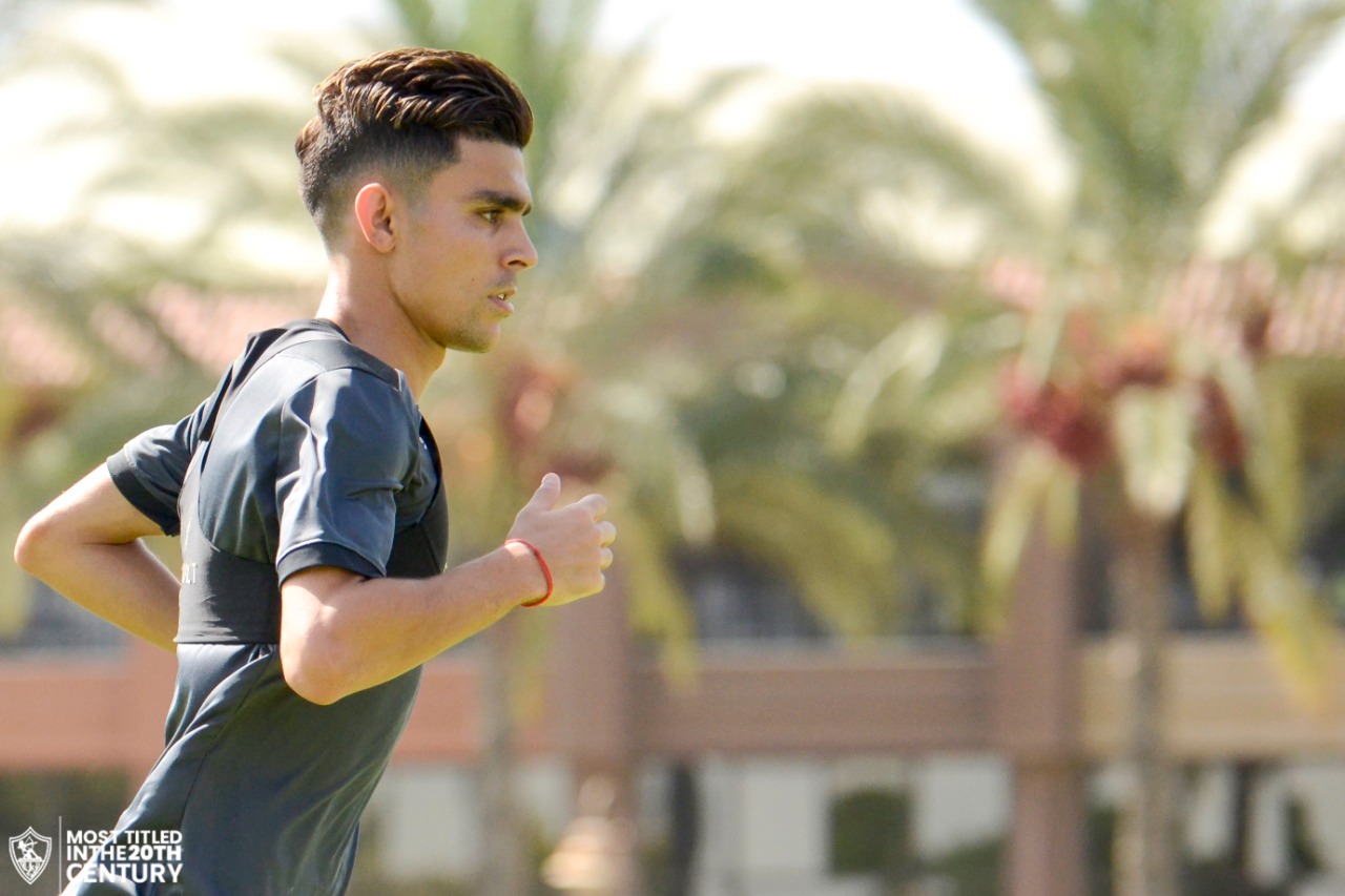 أشرف بن شرقي يتدرب بقوة في معسكر الزمالك ببرج العرب