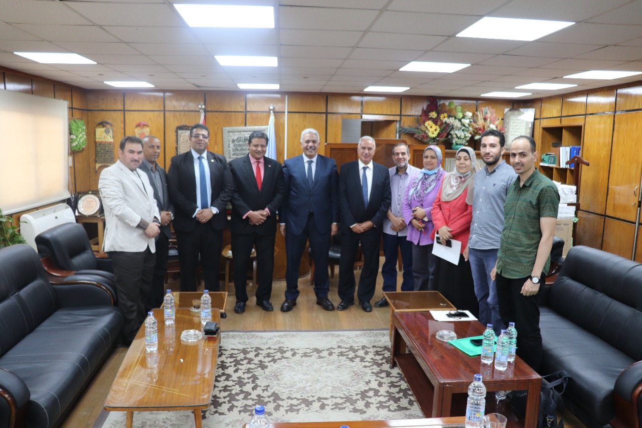 صديق يشيد بجهود لجنة خدمة المجتمع بجامعة الأزهر