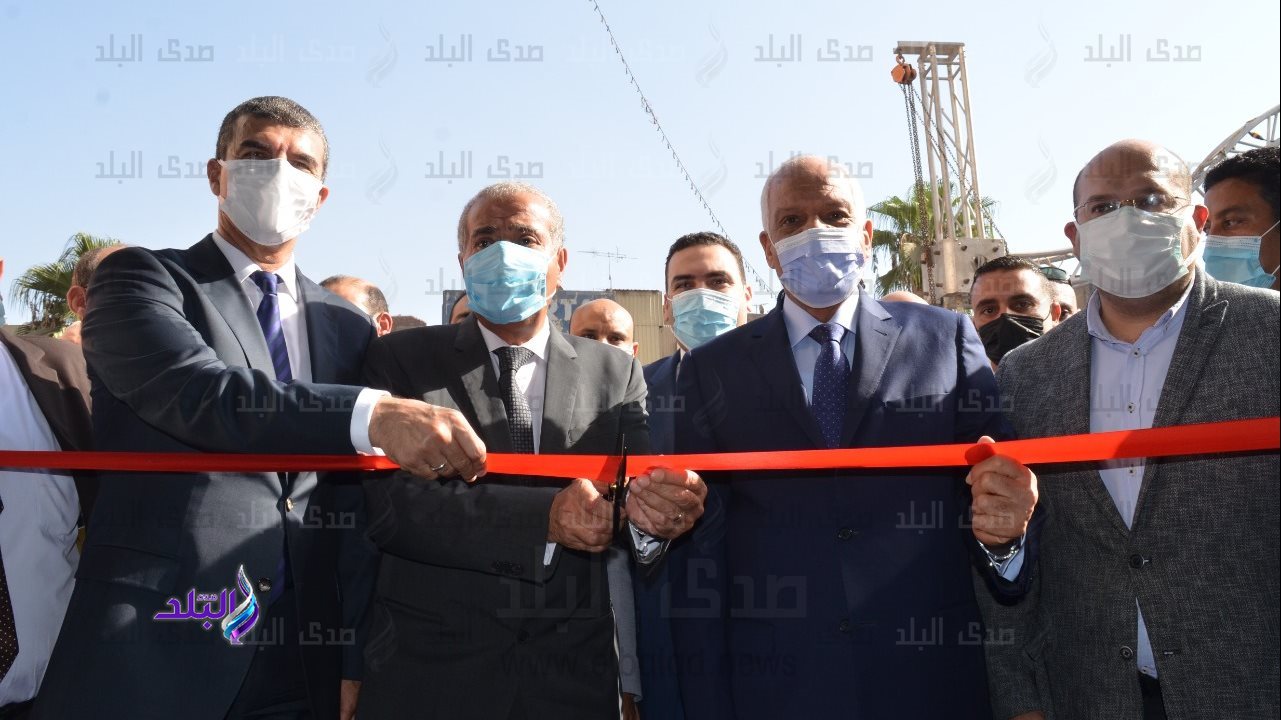 وزير التموين ومحافظ الجيزة يفتتحان معرض أهلا مدارس