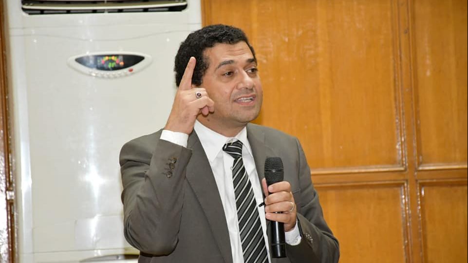 الدكتور أحمد علي سليمان