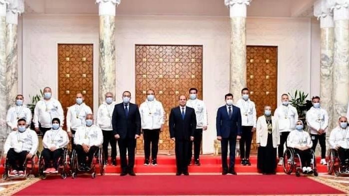 الرئيس السيسي مع أبطال مصر
