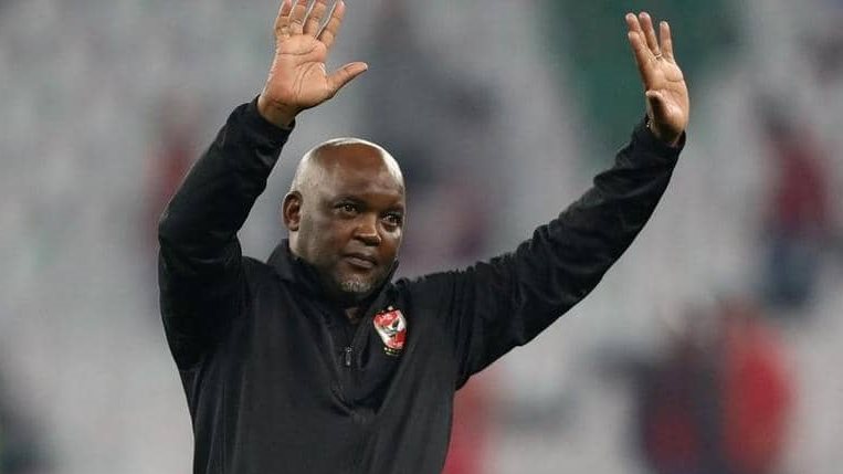 بيتسو موسيماني المدير الفني لفريق الأهلي
