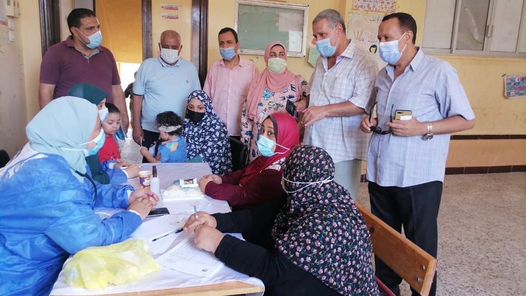 دعمًا لـ«حياة كريمة»: الكشف على 1206 مواطنًا فى قافلة طبية 