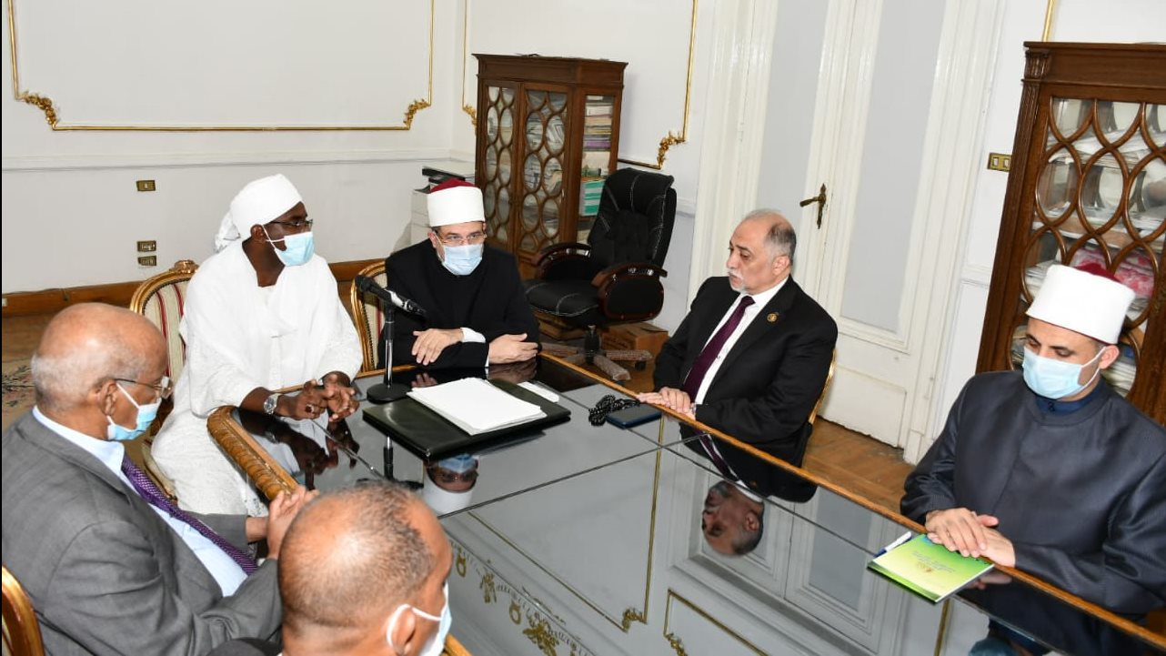 وزير الأوقاف خلال اجتماعه مع نظيره السوداني 
