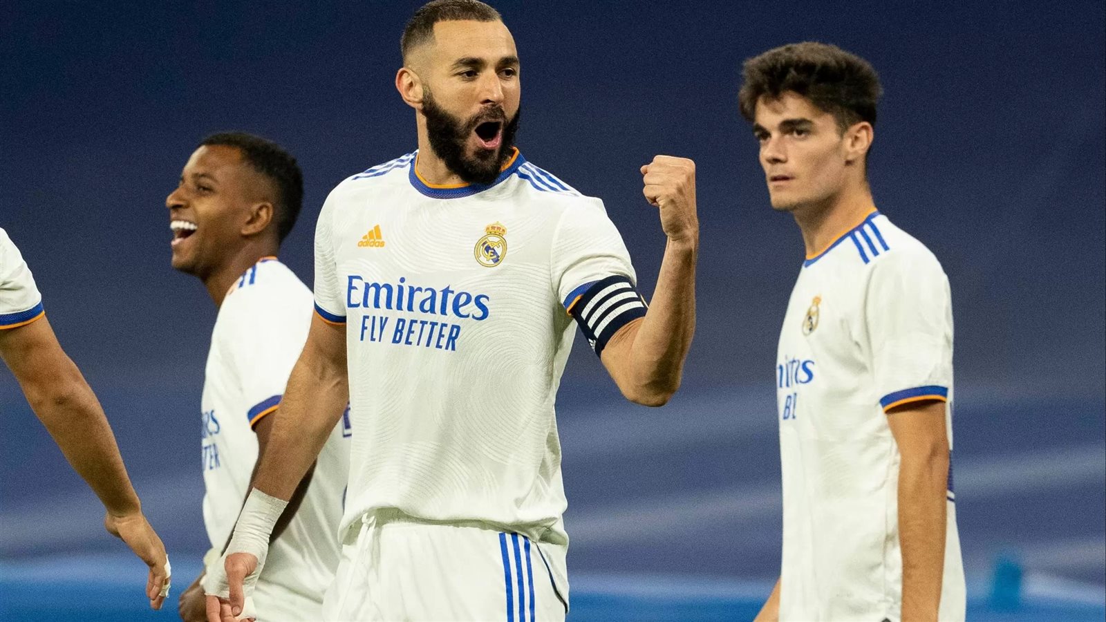 بنزيما مهاجم ريال مدريد