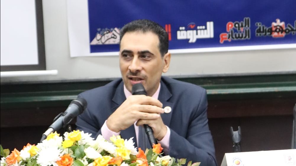عميد كلية الاقتصاد والعلوم السياسية