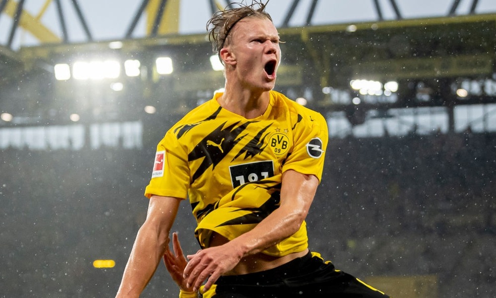 هالاند لاعب فريق بوروسيا دورتموند