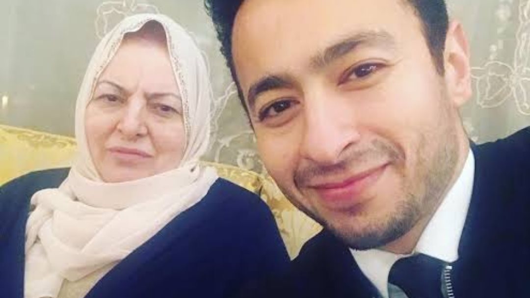 حمادة هلال ووالدته