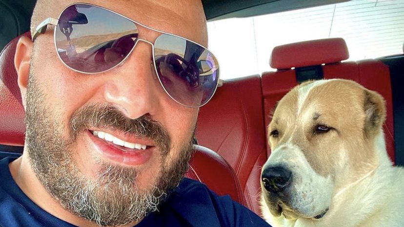 مجدي الهواري و كلبه 