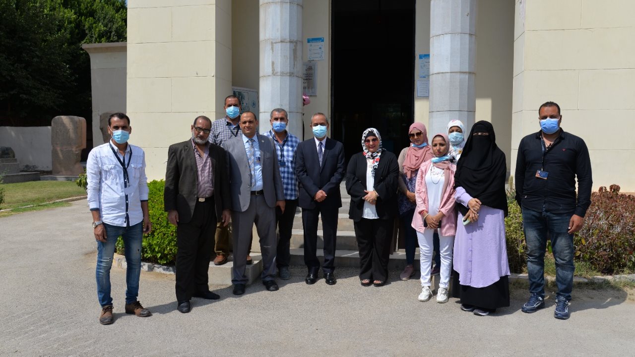 محافظ الإسماعيلية خلال جولته بمتحف الآثار 
