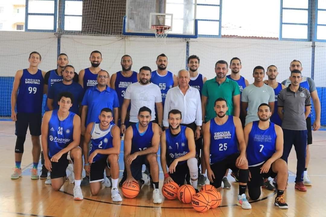 فرج عامر وسط اللاعبين