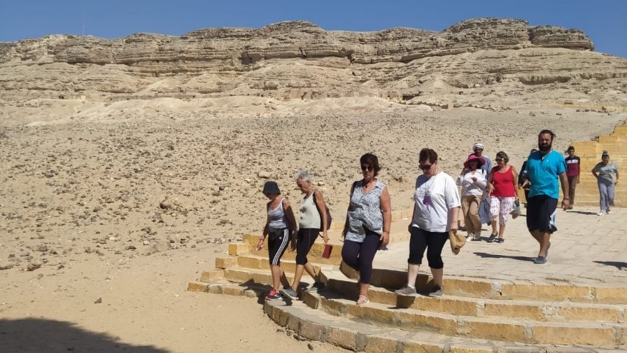 وفود سياحية تزور المناطق الأثرية بالمنيا 