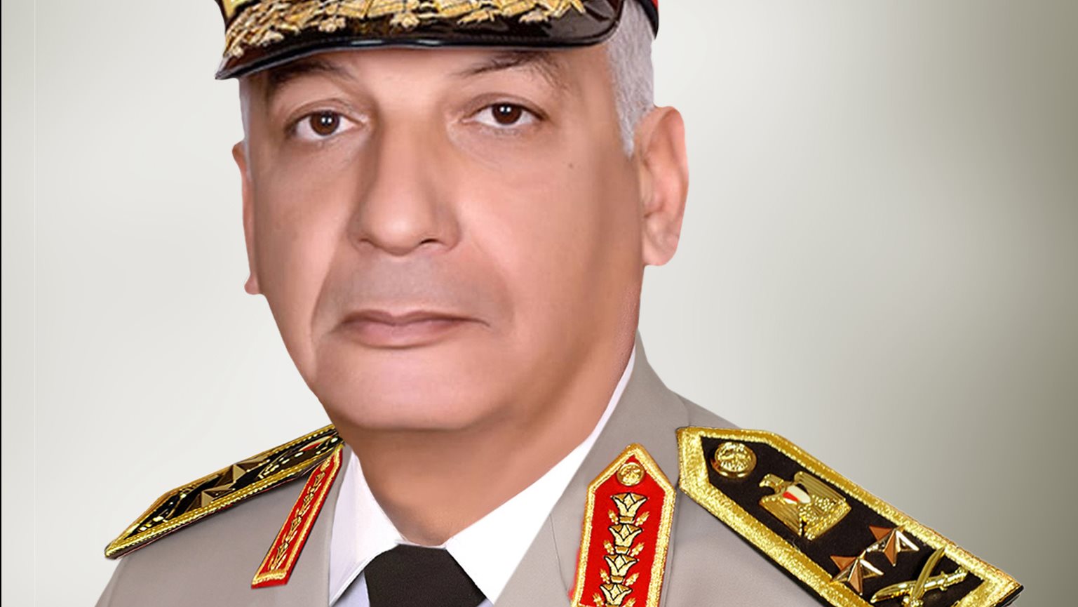 الفريق محمد زكى القائـد العـام للقـوات المسلحـة