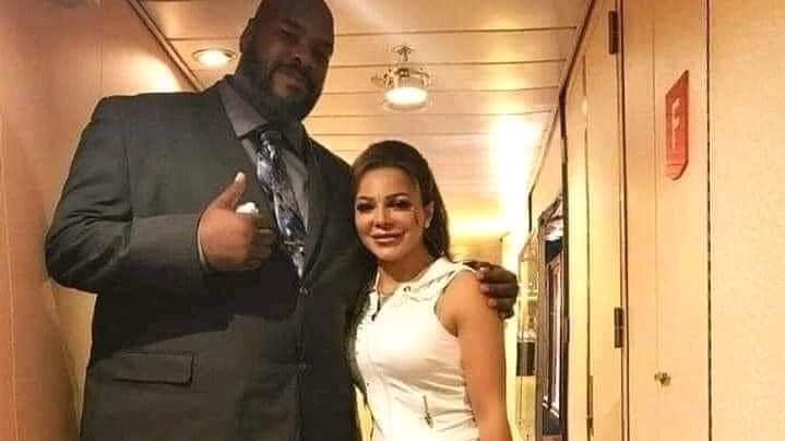 سوزان نجم الدين وحارسها الشخصي 