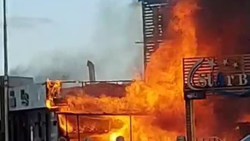 آثار حريق مجمع مطاعم جليم بالاسكندرية
