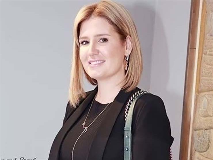 أول تعليق من هنا شيحة بعد ارتداء شقيقتها الحجاب 