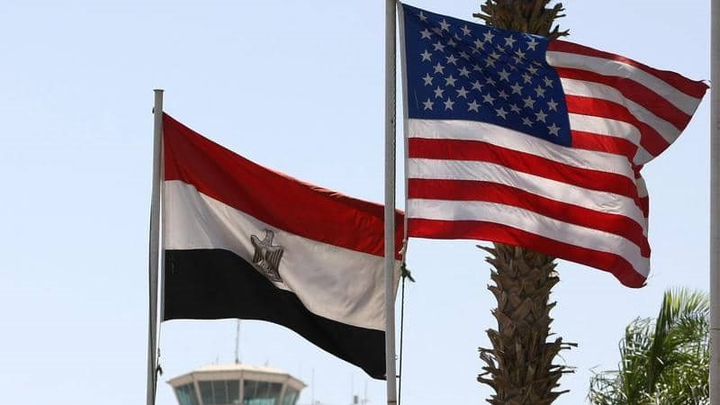 العلم المصري والعلم الأمريكي