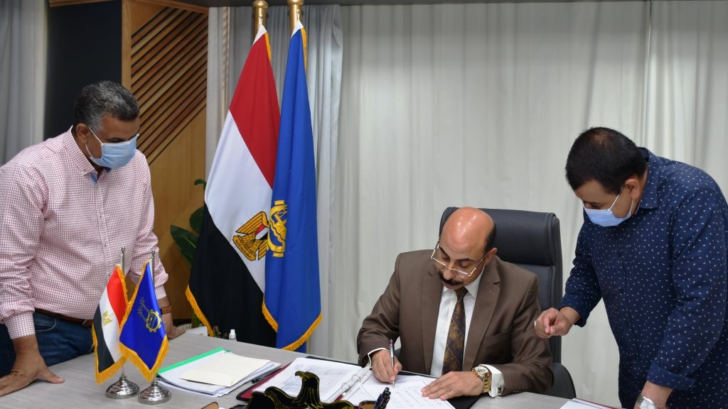 محافظ أسوان يعتمد نتيجة قبول طلاب مدارس التمريض