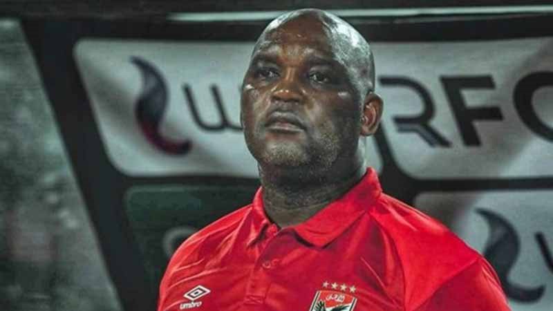 بيتسو موسيماني المدير الفني لفريق الأهلي