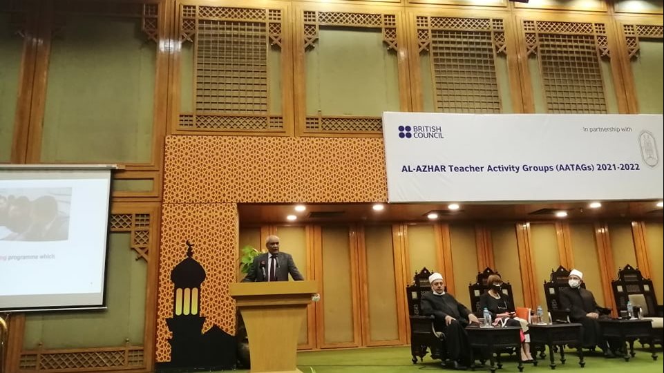 مستشار شيخ الأزهر : تعليم اللغات في المدرجات الكبيرة لا فائد