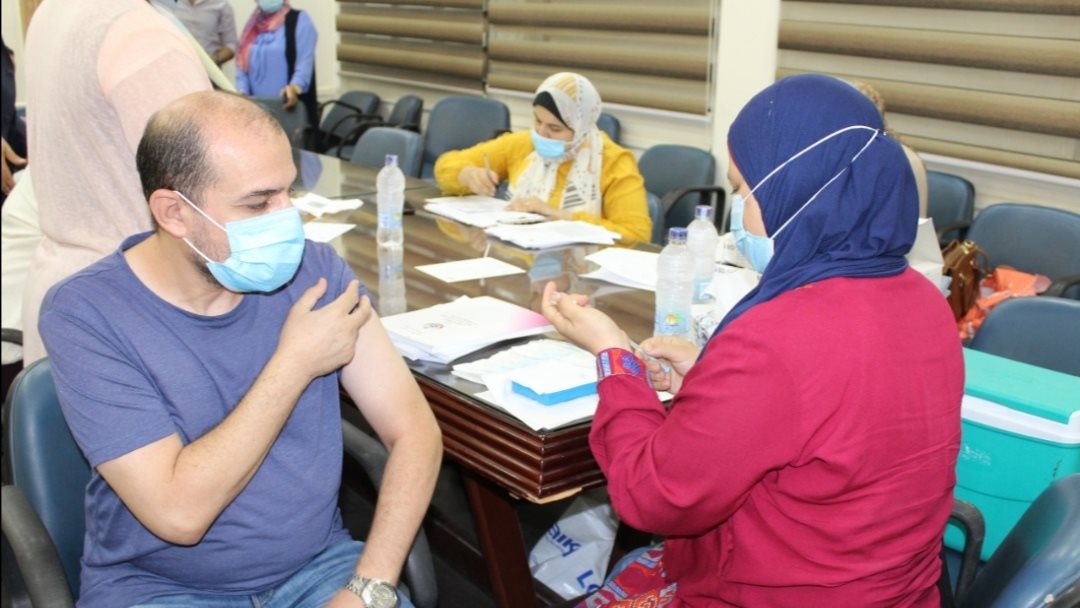 حملة تطعيم بالقابضة للمطارات 