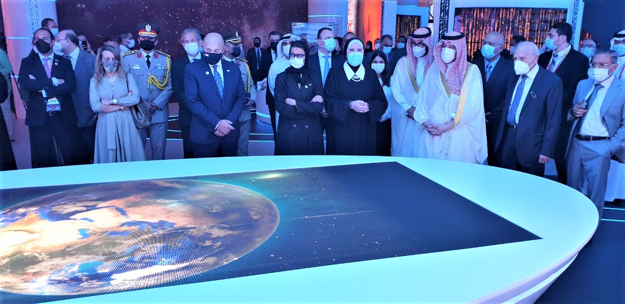 نيفين جامع