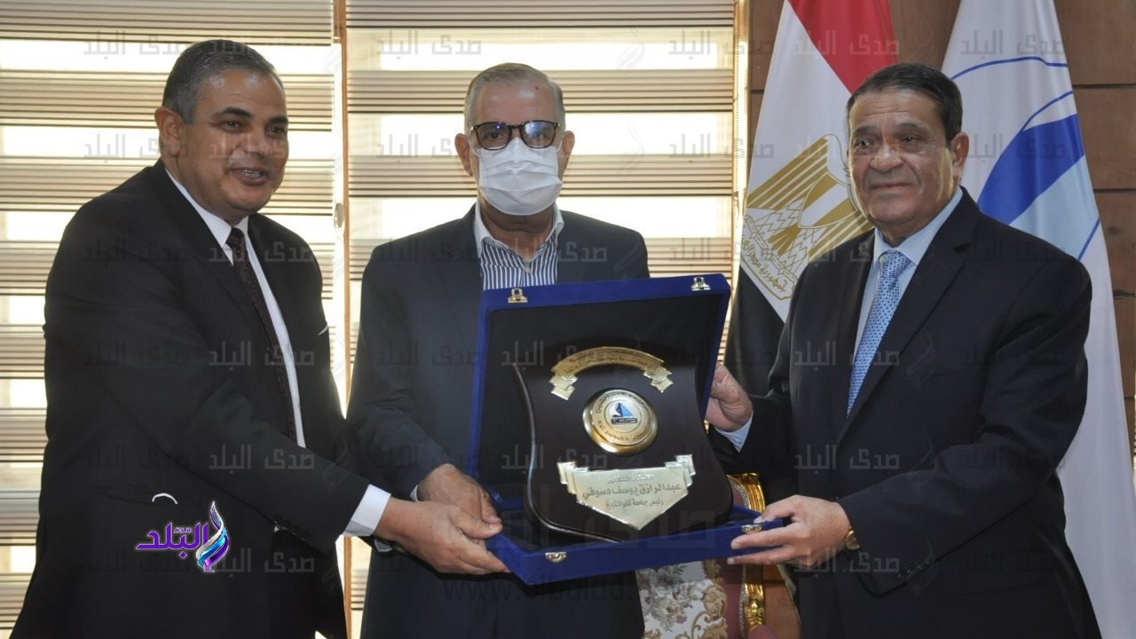 محافظ كفر الشيخ ورئيس الجامعة