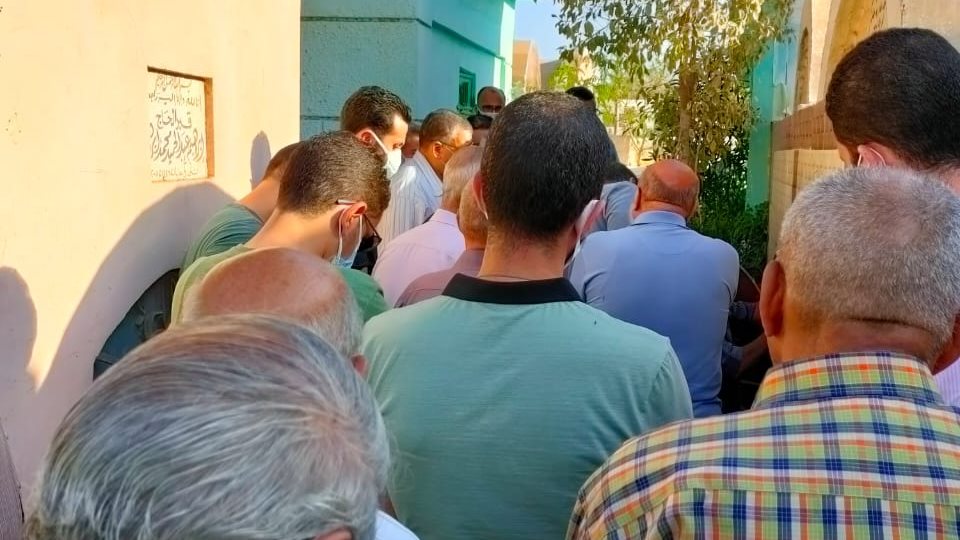 أهالي كفرالزيات يشيعون جثمان زوج لحق بزوجته