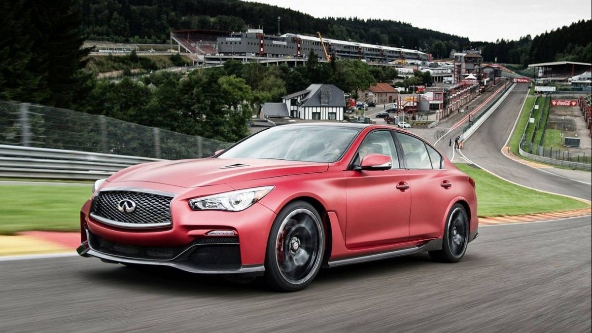 سيارة إنفينيتي Q50