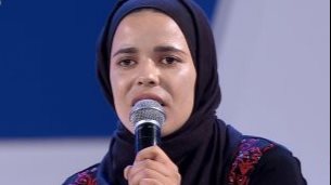 ياسمين فتاة الندوة التثقيفية أمام الرءيس السيسي 