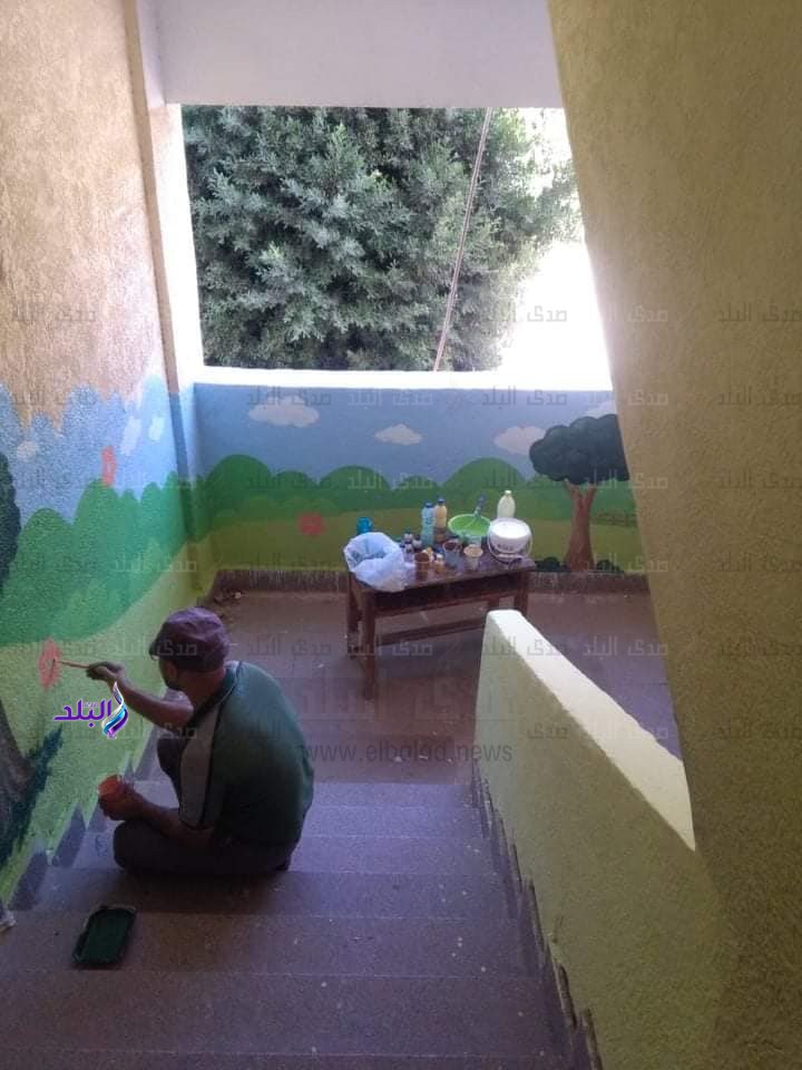 أزهري بمطروح ينفذ رسومات جدارية استعدادا للعام الدراسي
