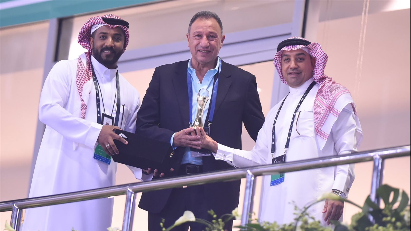 تكريم محمود الخطيب  من الاتحاد السعودي لكرة اليد