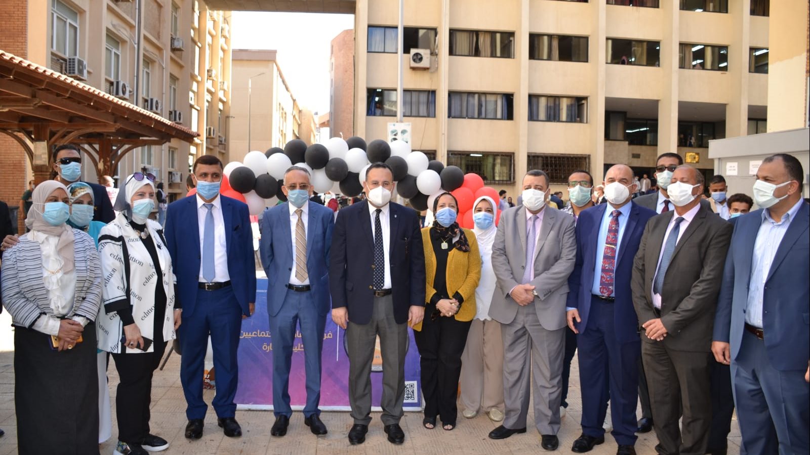 رئيس جامعة الإسكندرية في جولة دخل حرم الجامعة 