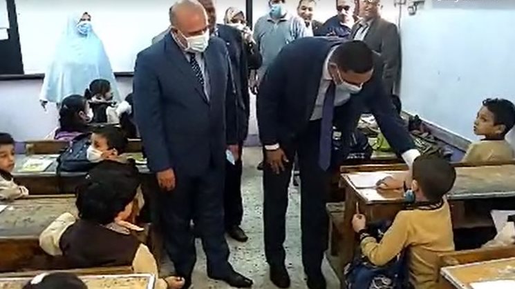 محافظ الدقهلية والطفل 