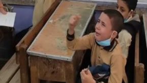 الطفل أحمد وحيد والمحافظ