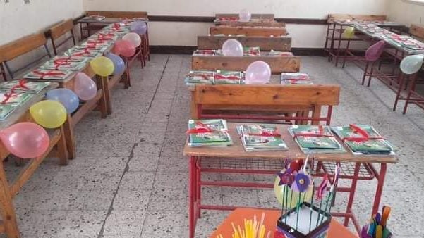 الفصول تتزين لاستقبال التلاميذ بأبناء الثورة 