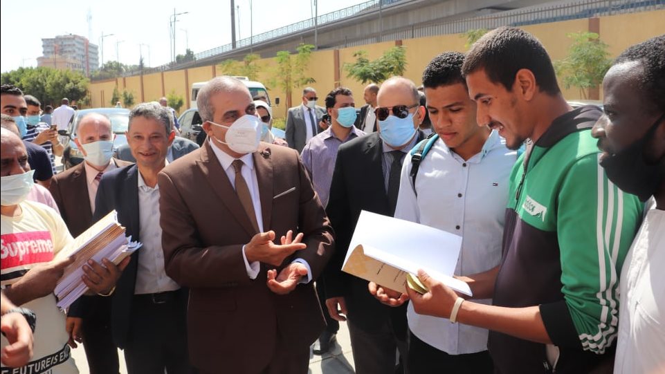 رئيس جامعة الأزهر والطلاب يستقبلون العام الدراسي الجديد