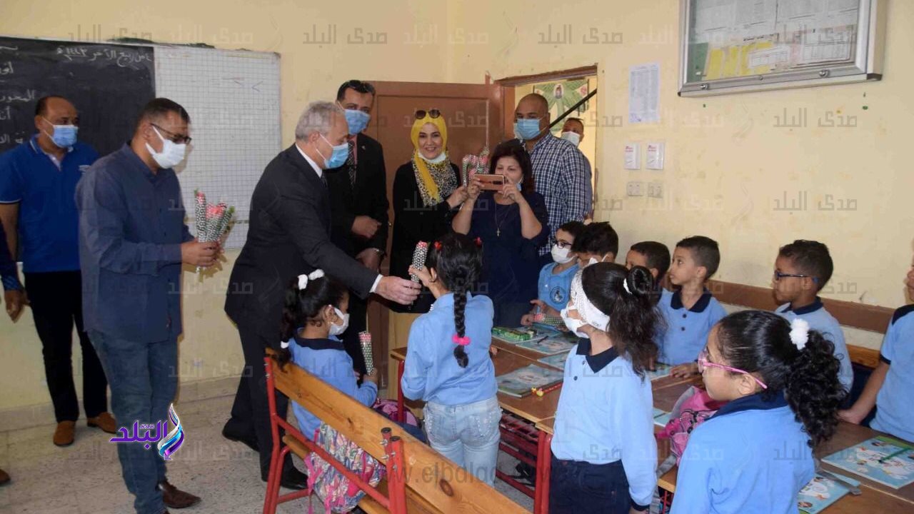 محافظ الأقصر يتفقد المدارس