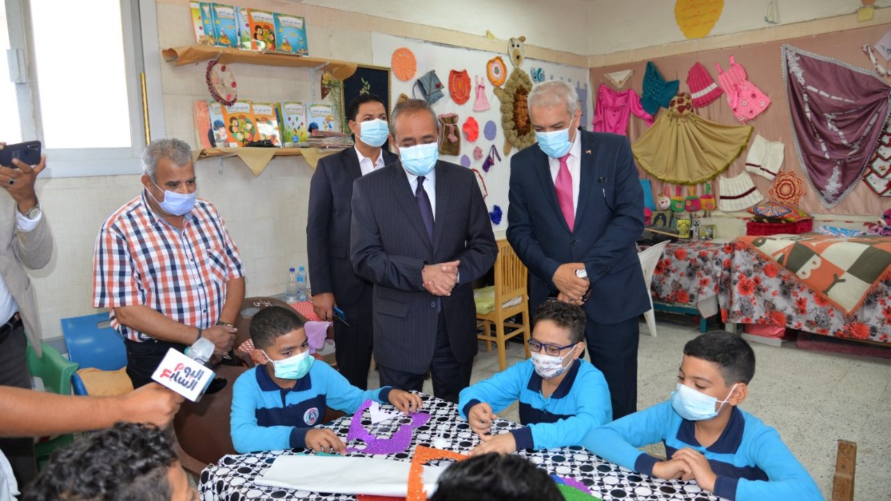 خلال جولة محافظ الإسماعيلية بالمدارس 