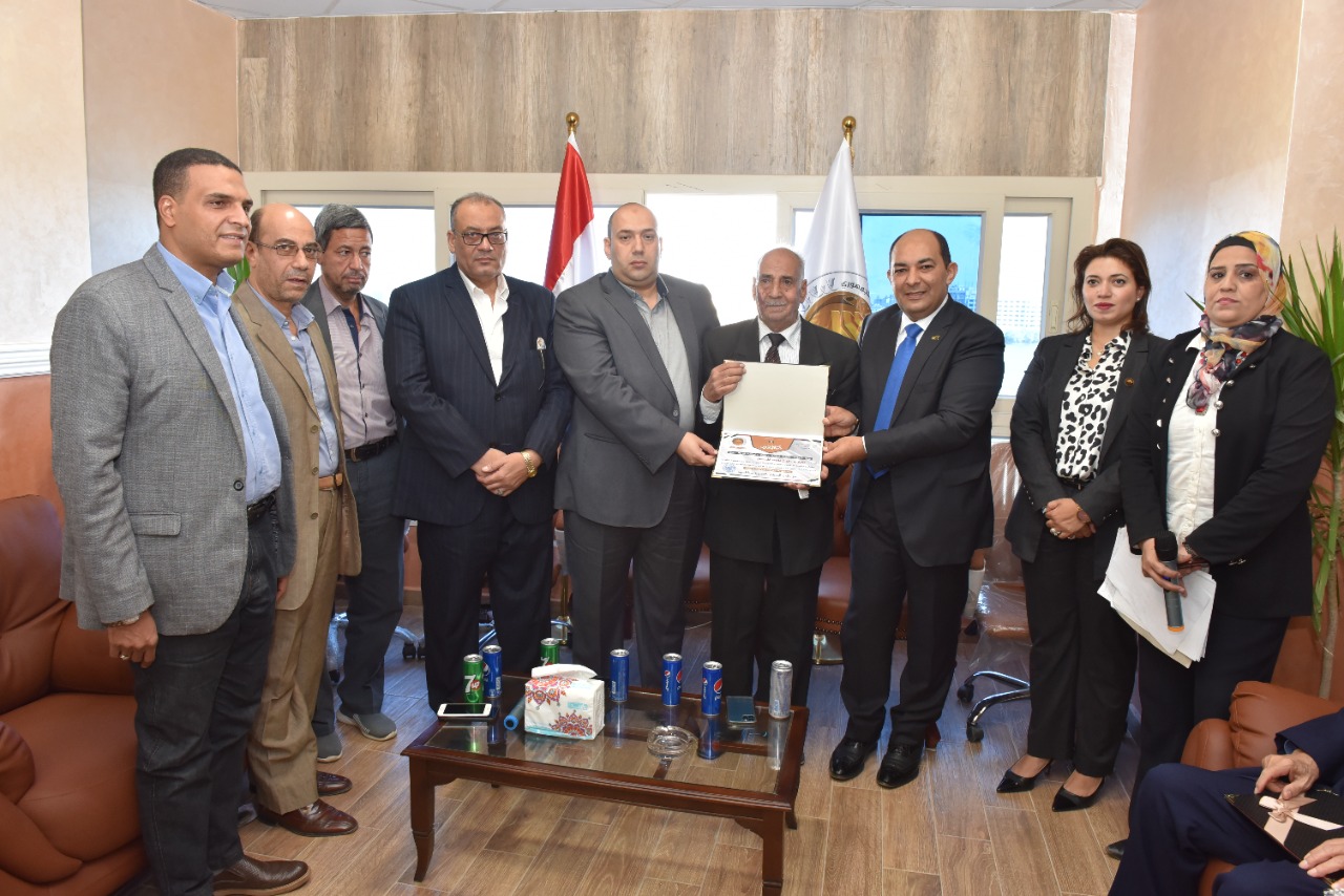 الشعب الجمهوري يُكرم أبطال حرب أكتوبر