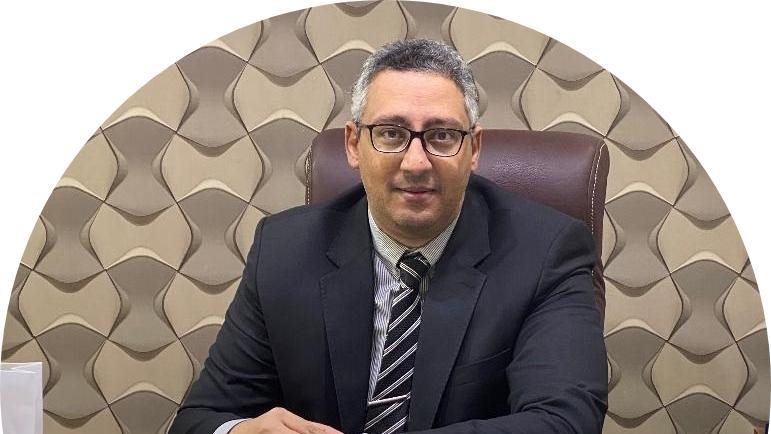 الدكتور محمد لطفي الساعي أستاذ الأمراض الجلدية والليزر