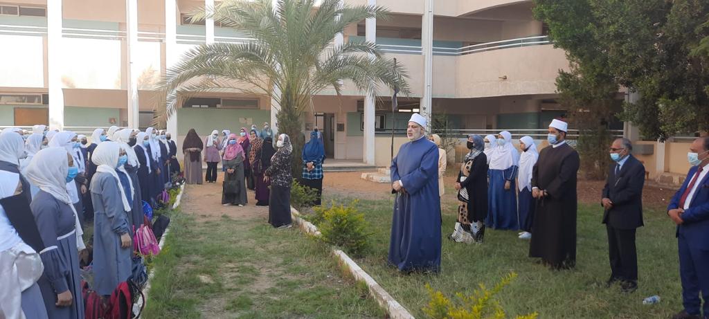 وكيل الأزهر يتفقد معاهد الشروق للاطمئنان على سير الدراسة