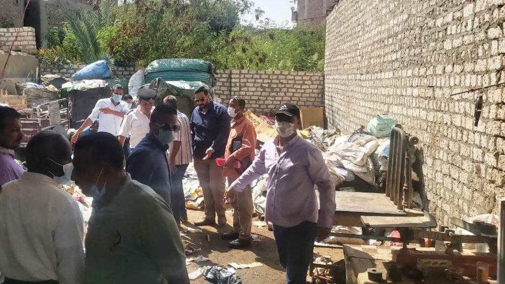 جانب من أعمال حملة المداهمة بأسوان لمخازن الخردة والنباشين جانب من أعمال حملة المداهمة بأسوان لمخازن الخردة والنباشين