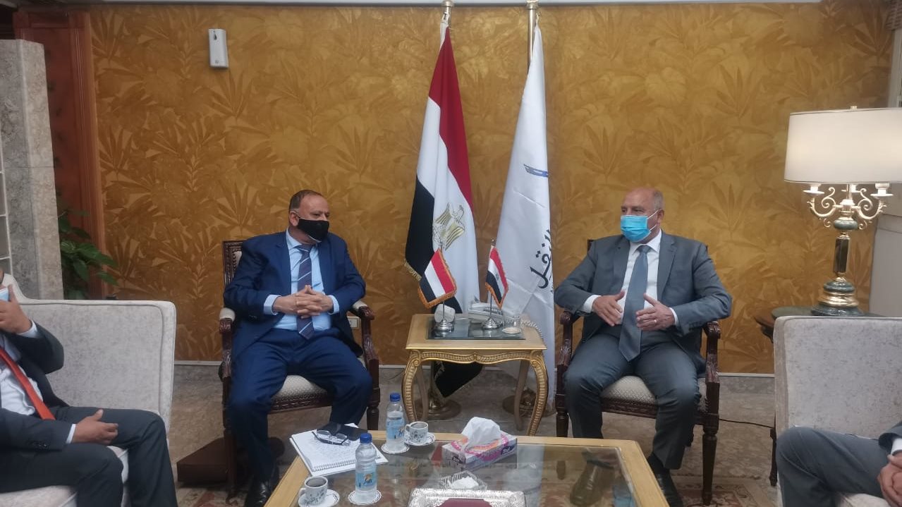 وزير النقل لدى لقائه نظيره اليمني