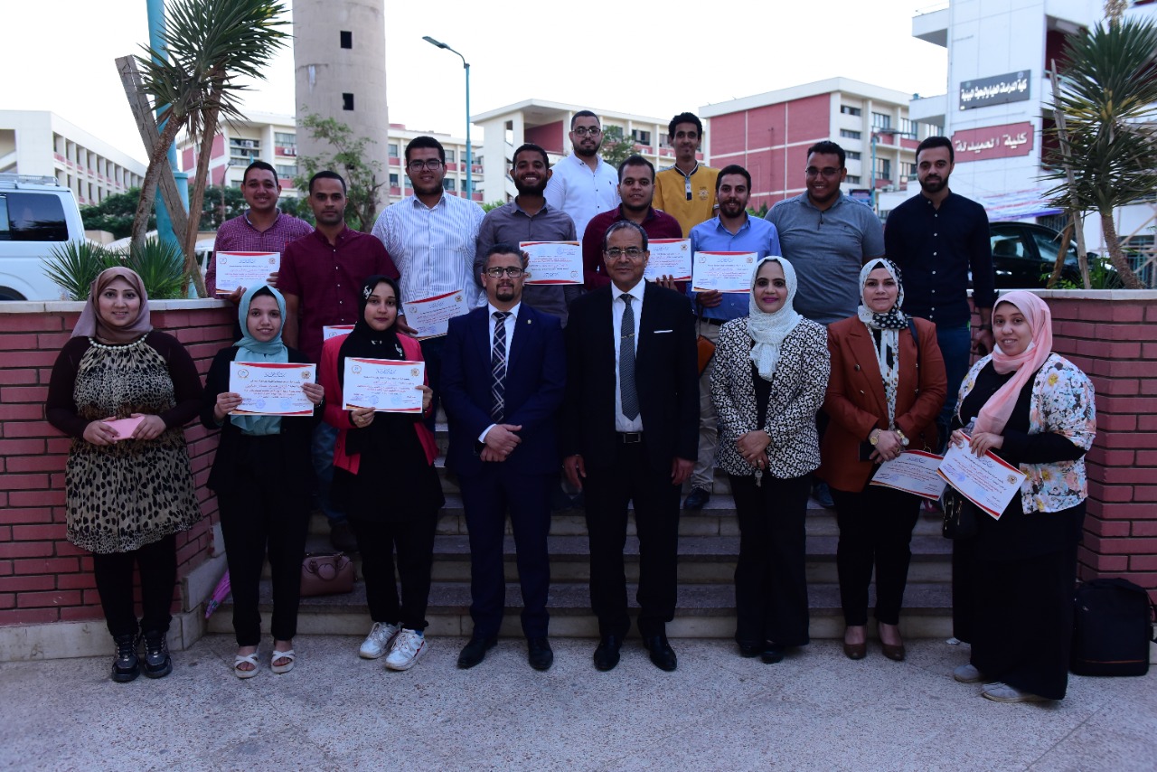 تكريم ٢١ متدرب بسوهاج