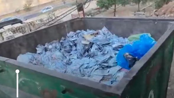 آلاف الدولارات في مكب نفايات تثير الجدل