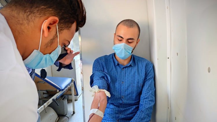 تبرع طلاب جامعة المنيا بالدم