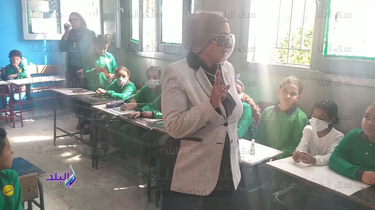 إلهام أحمد رئيس قطاع الأنشطة والخدمات التربوية