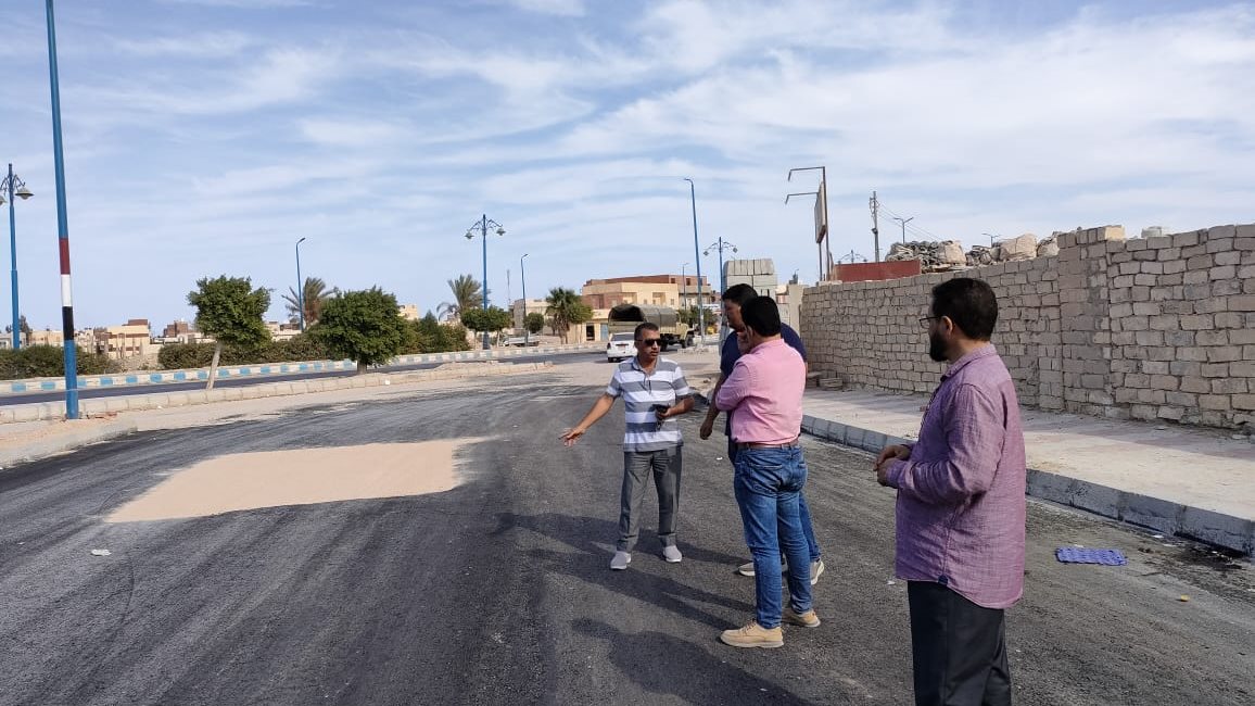 رصف عدد من الشوارع بمدينة مرسى مطروح