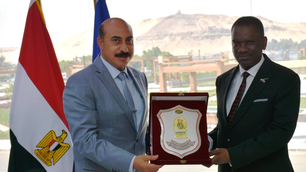 لقاء محافظ أسوان بالسفير الناميبي
